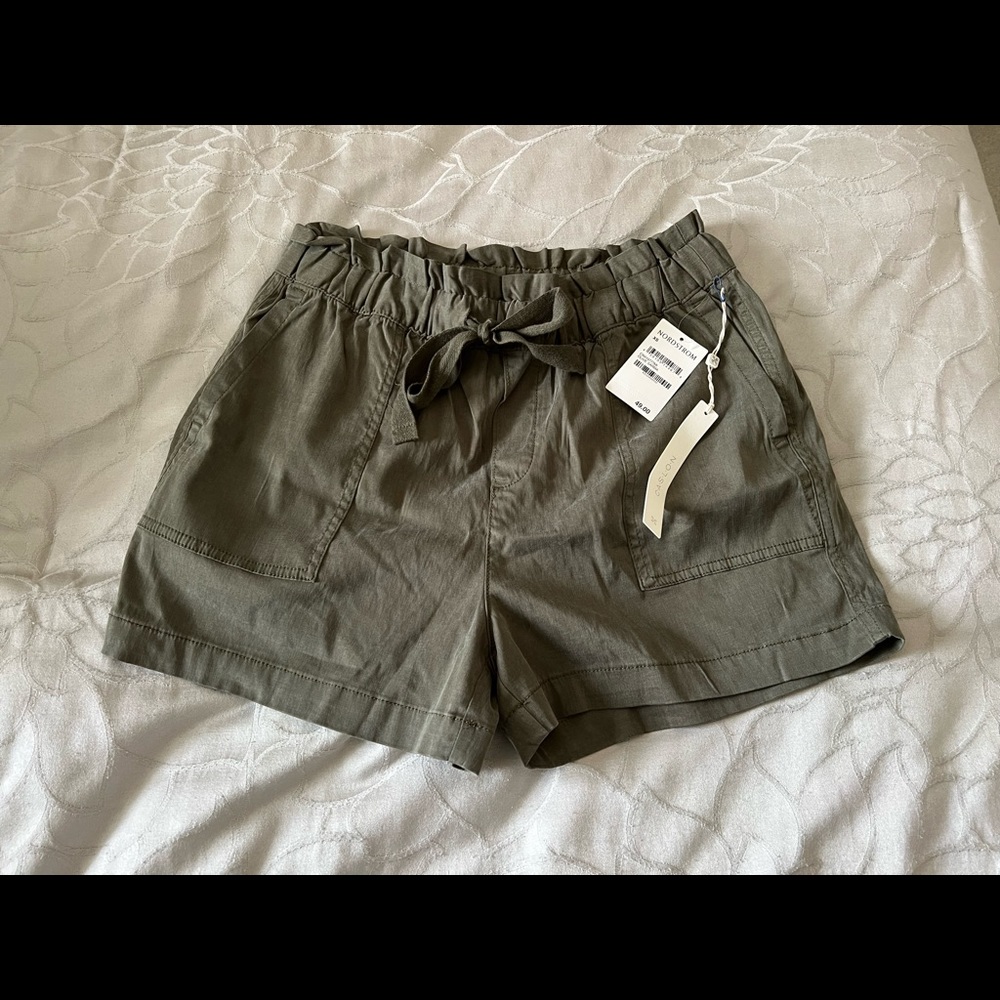 NWT Caslon tie waist shorts